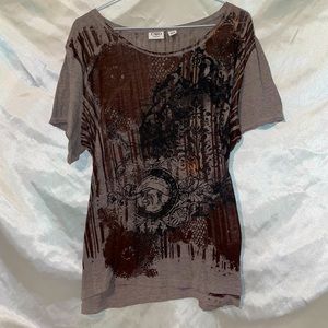 Very thin and light weight y2k
grunge t-shirt with cool design.